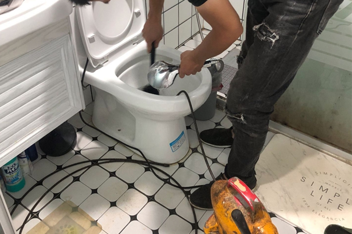 洪江马桶堵塞自己疏通还是找师傅？专业上门服务让你省时更省心