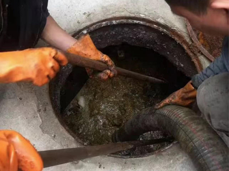 洪江清理化粪池时如何避免沼气的危害？